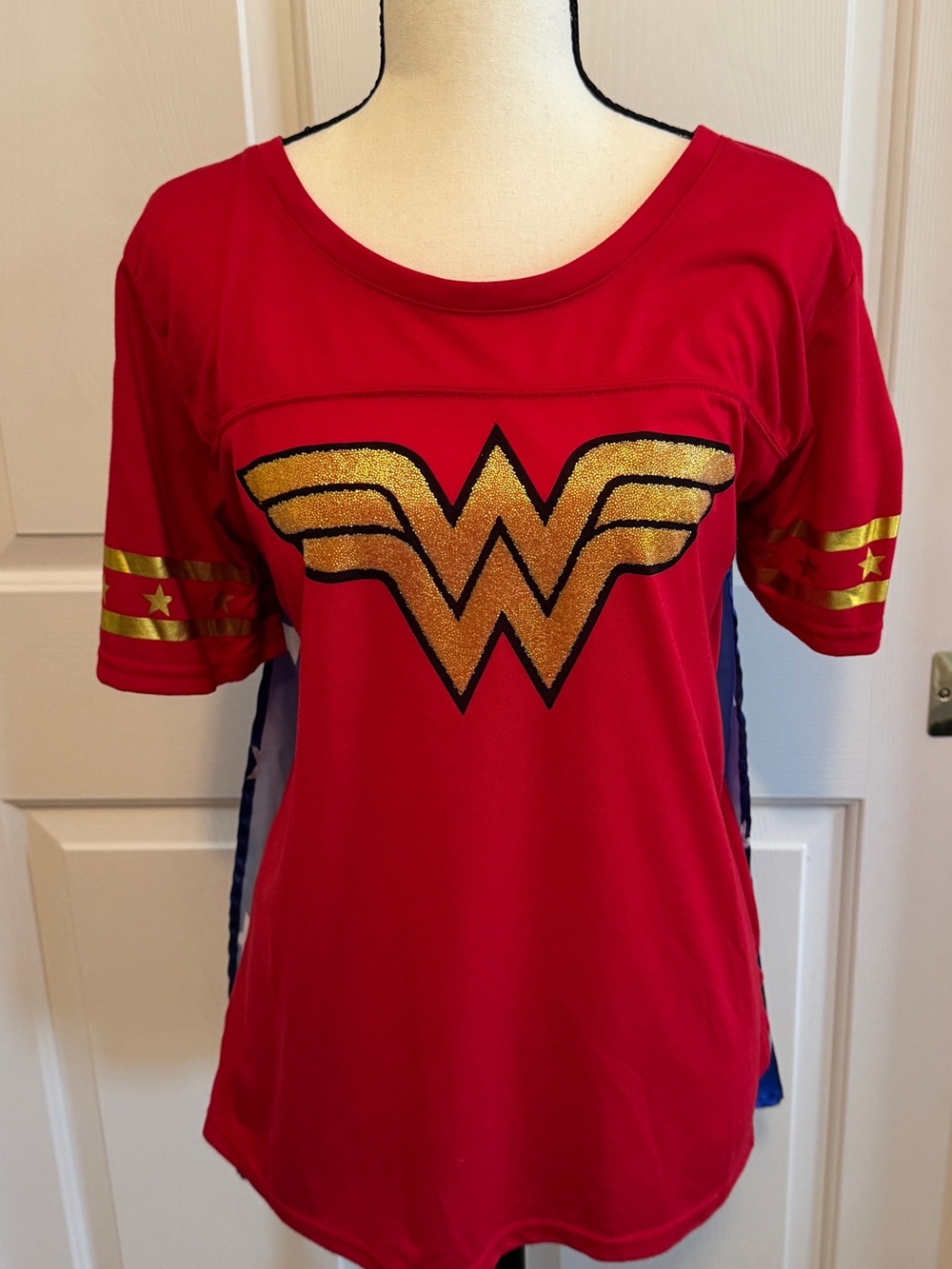 Wonder Woman DC Comics Costume Shirt w/ Detachable Cape Women's
Juniors X-LARGE